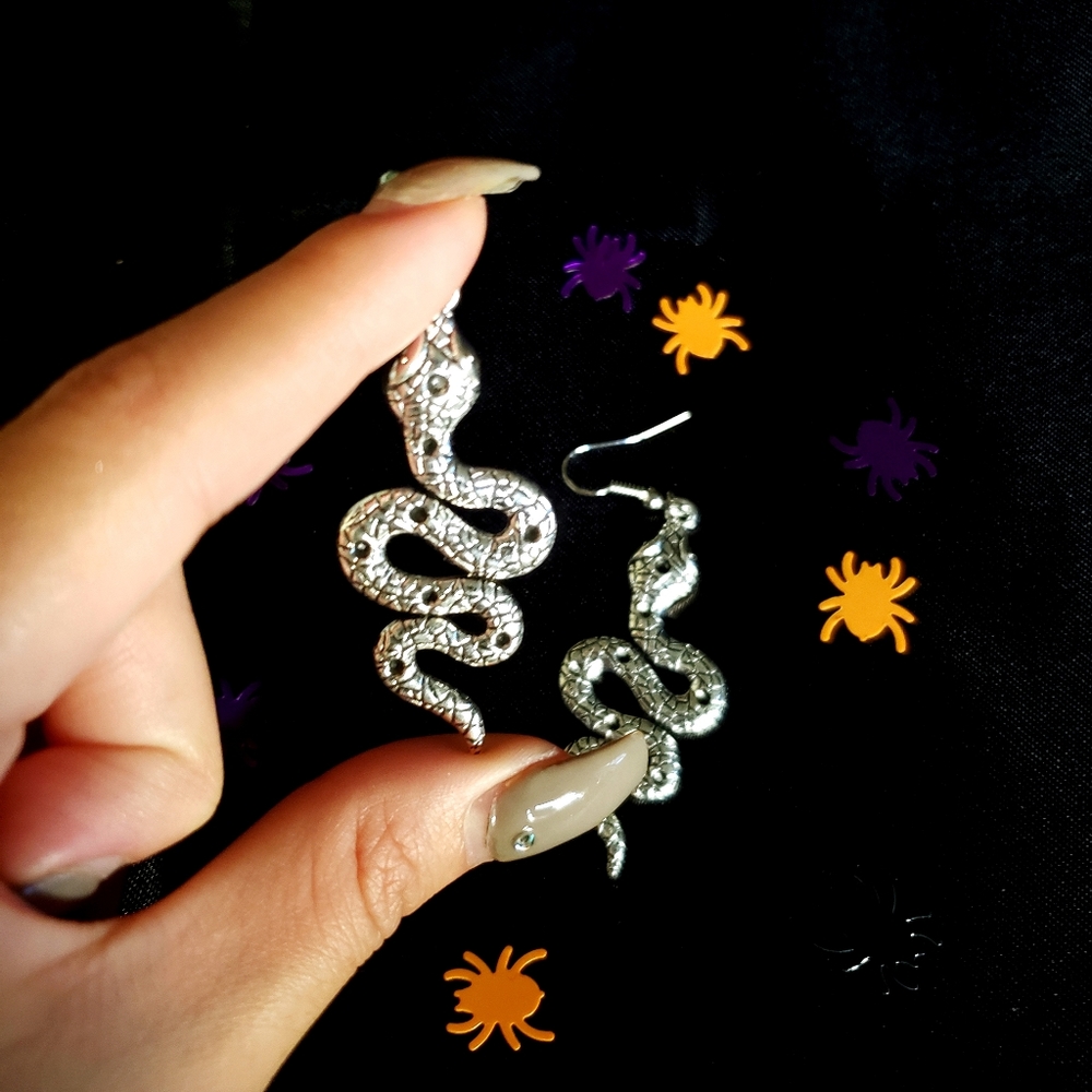 *SOLD OUT* Snake Dangle Earrings - Picture 2 of 3